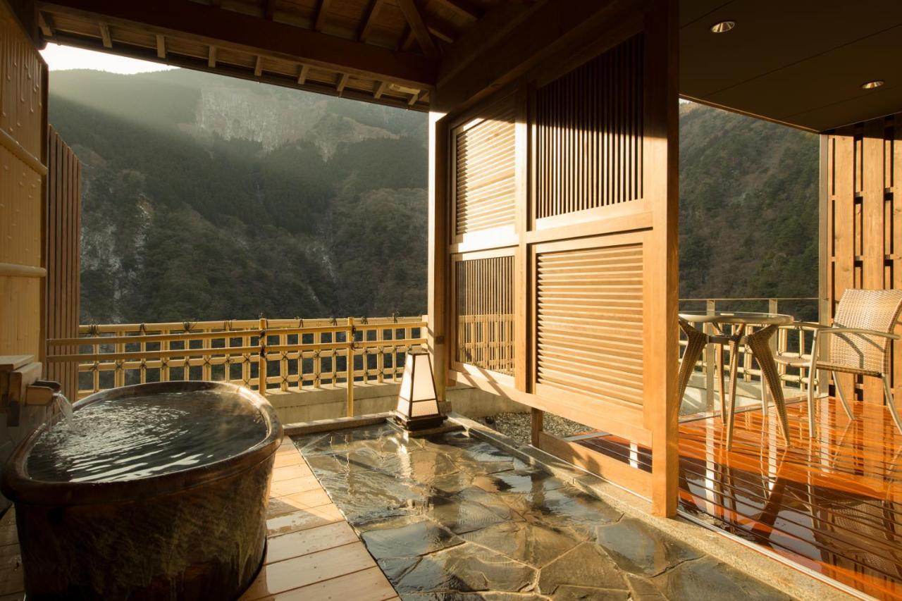 Отель Iya Onsen Миёси Экстерьер фото